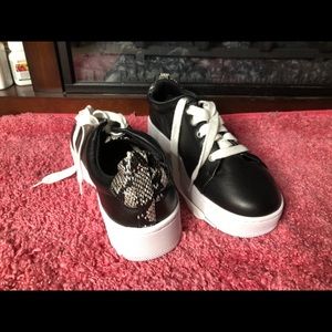 BRAND NEW Steve Madden Snakeskin Shoes